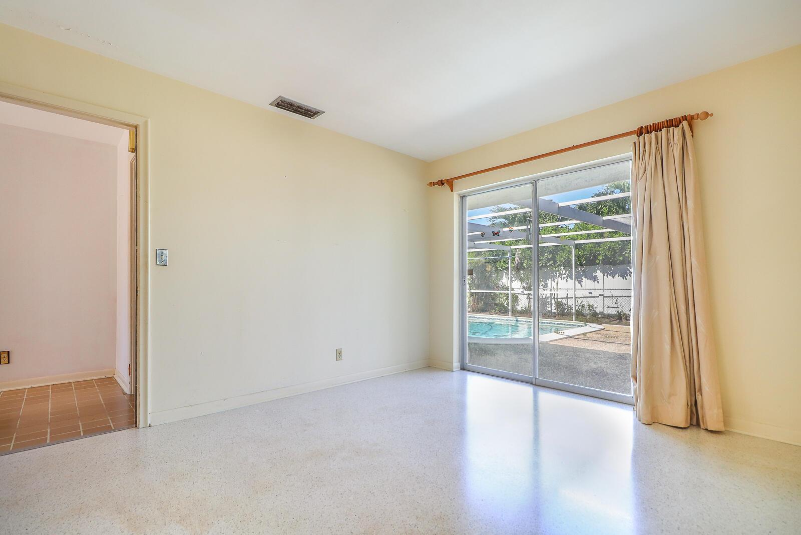 Yacht Harbor Manor - Residential