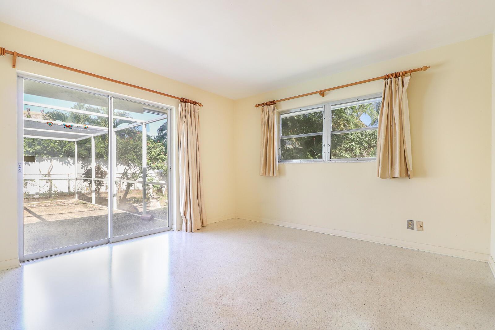 Yacht Harbor Manor - Residential