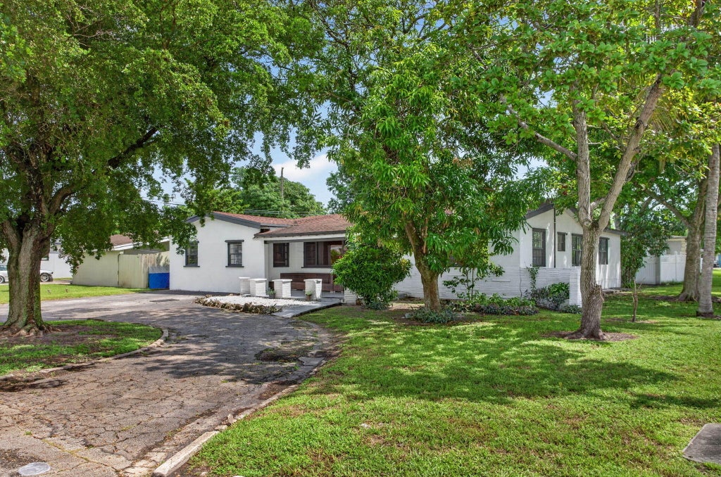 Photo of 7571 LASALLE Boulevard, Miramar, FL 33023 (MLS # B26076851)