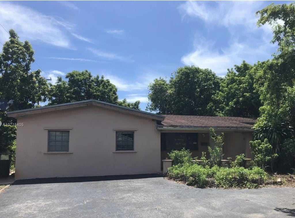 Photo of 7571 LASALLE Boulevard, Miramar, FL 33023 (MLS # B26076851)