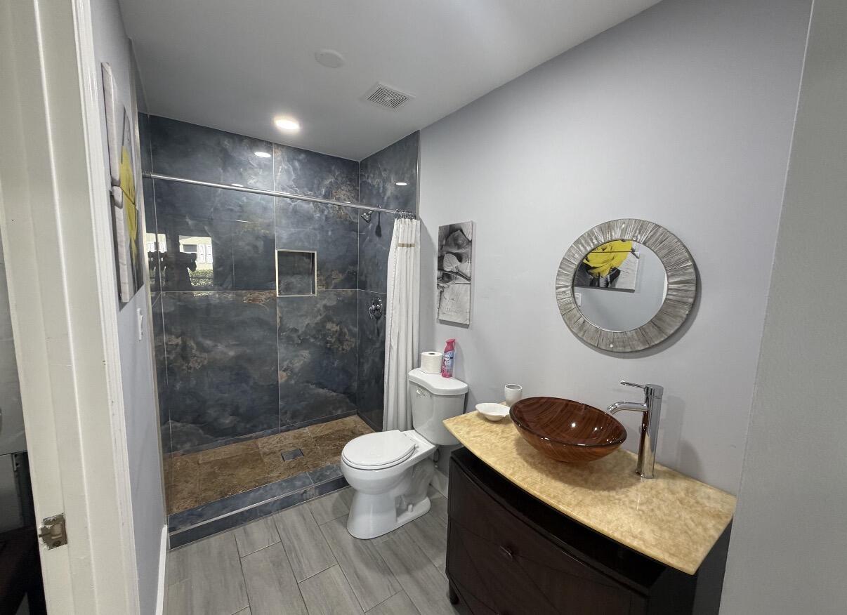 1392 Riverside Circle 1394