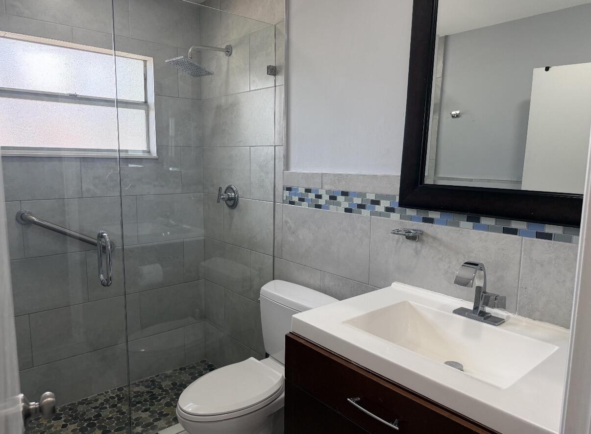 1392 Riverside Circle 1394
