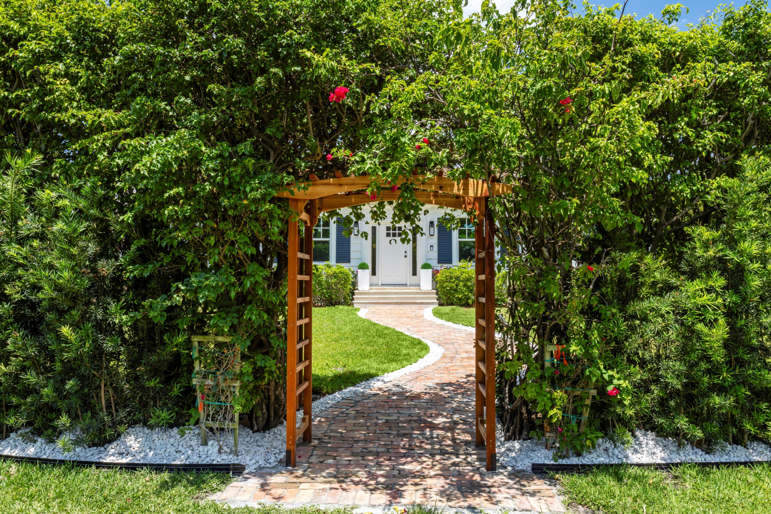 1017 Tamarind Road