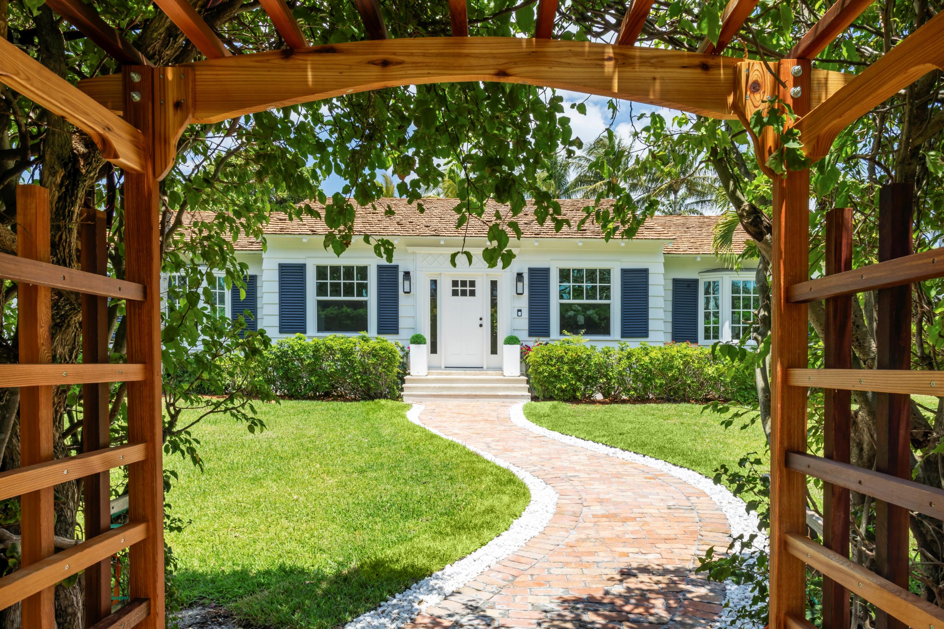 1017 Tamarind Road