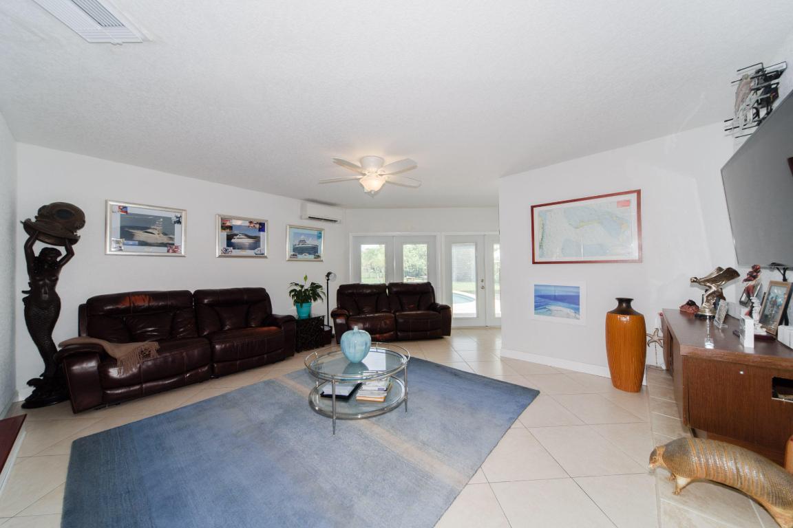 BOCA RATON SQUARE UNIT 19 - Residential Lease