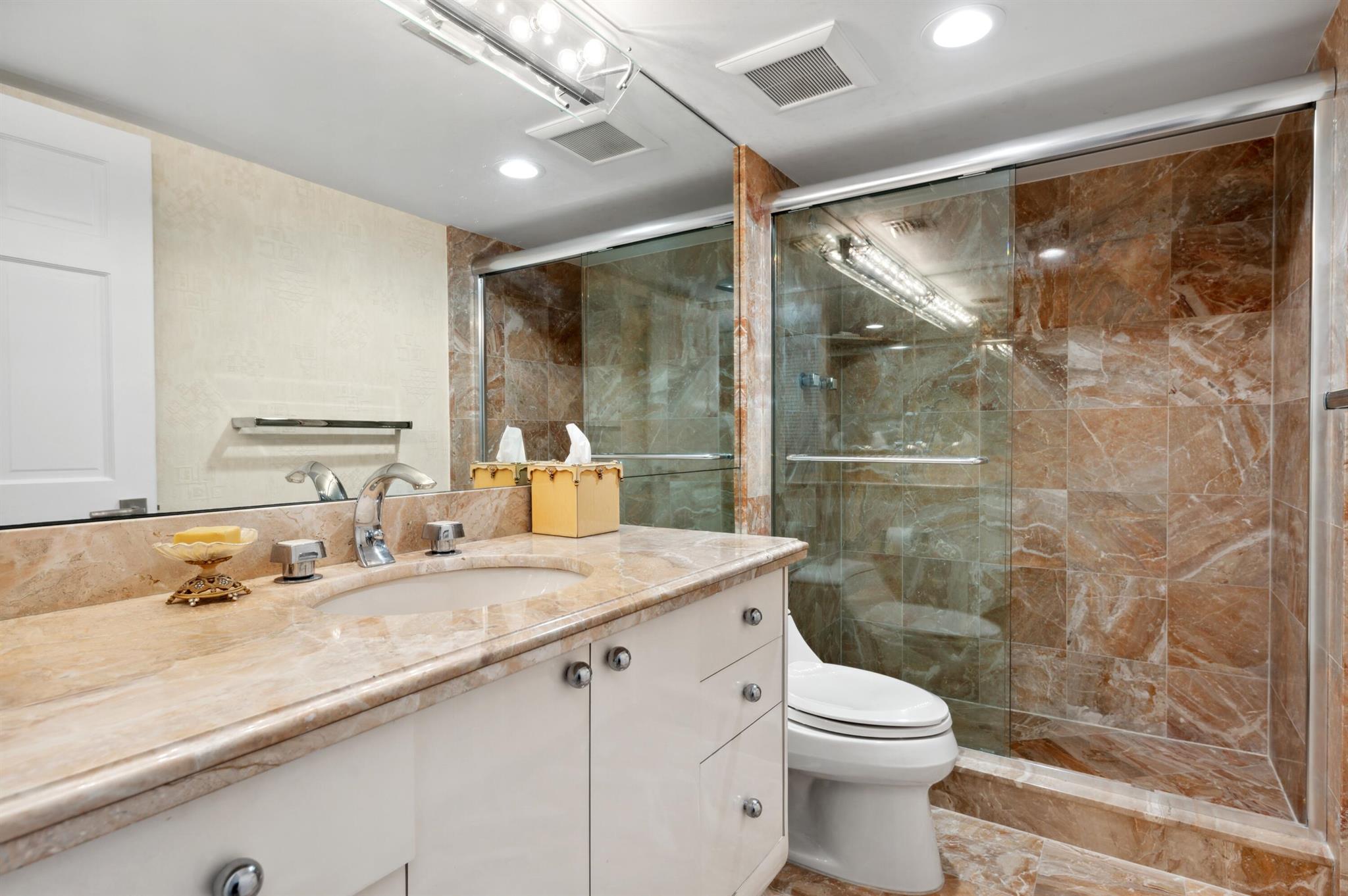 YACHT & RACQUET CLUB OF B - Residential