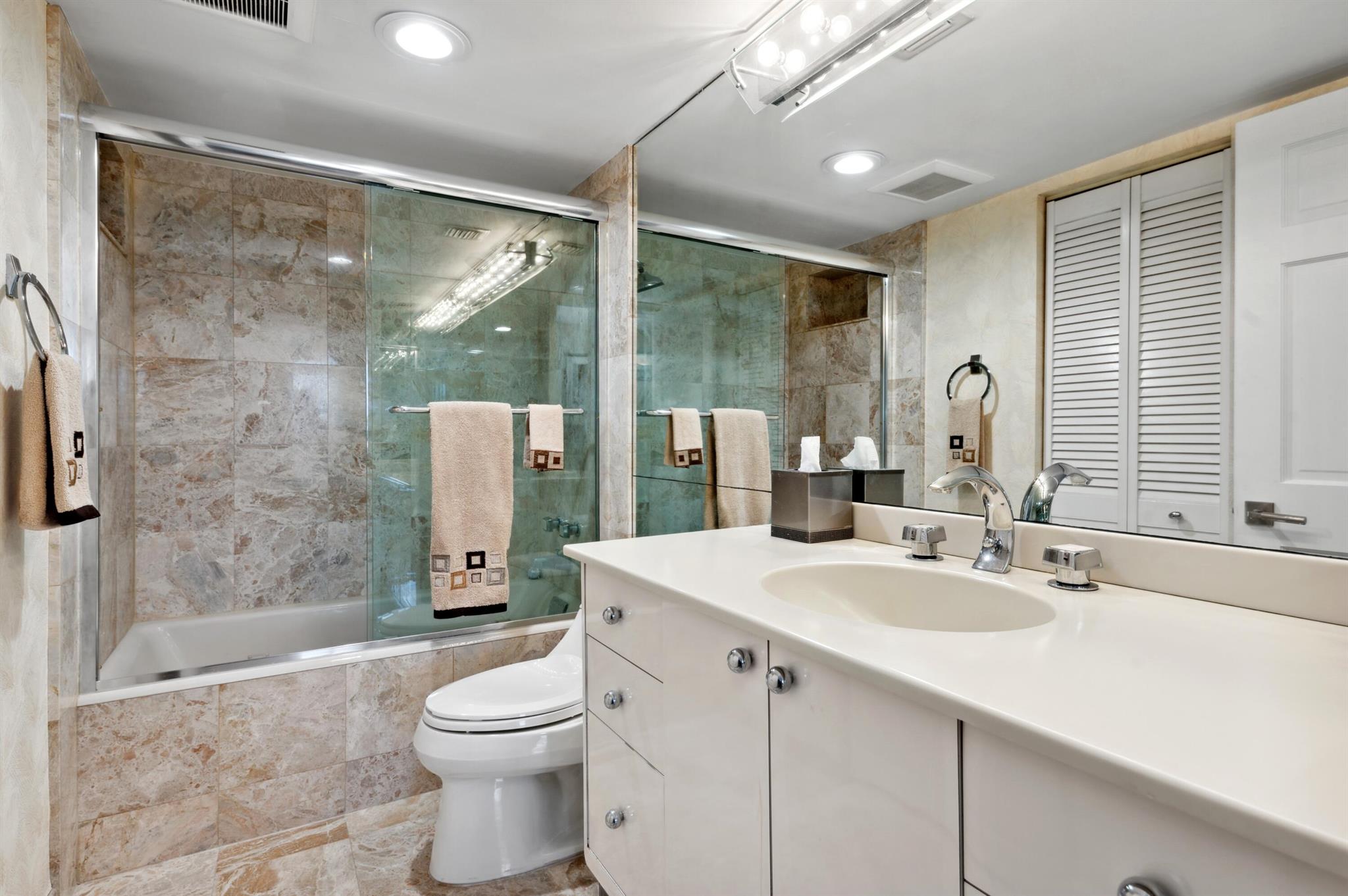 YACHT & RACQUET CLUB OF B - Residential