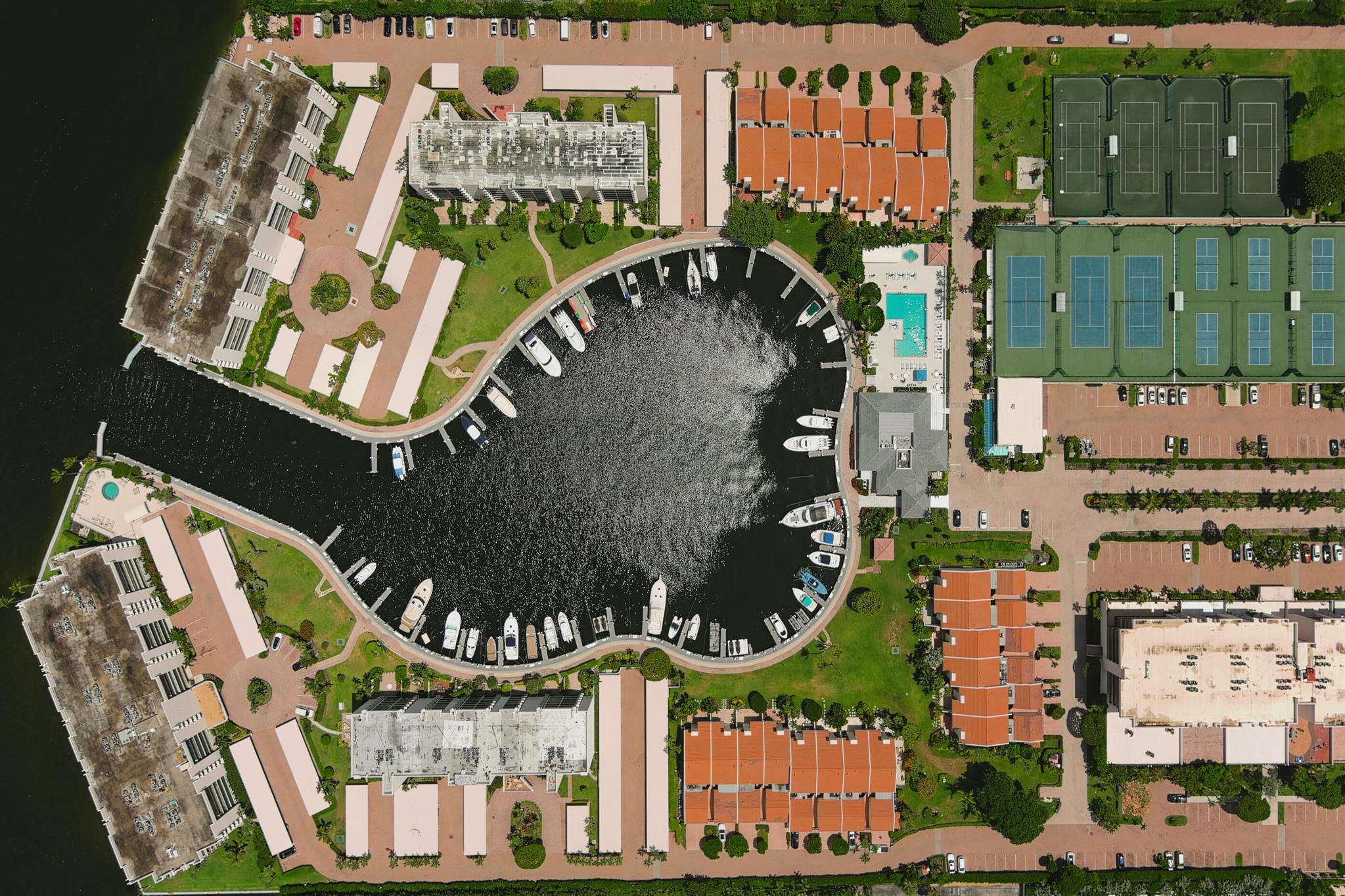 YACHT & RACQUET CLUB OF B - Residential