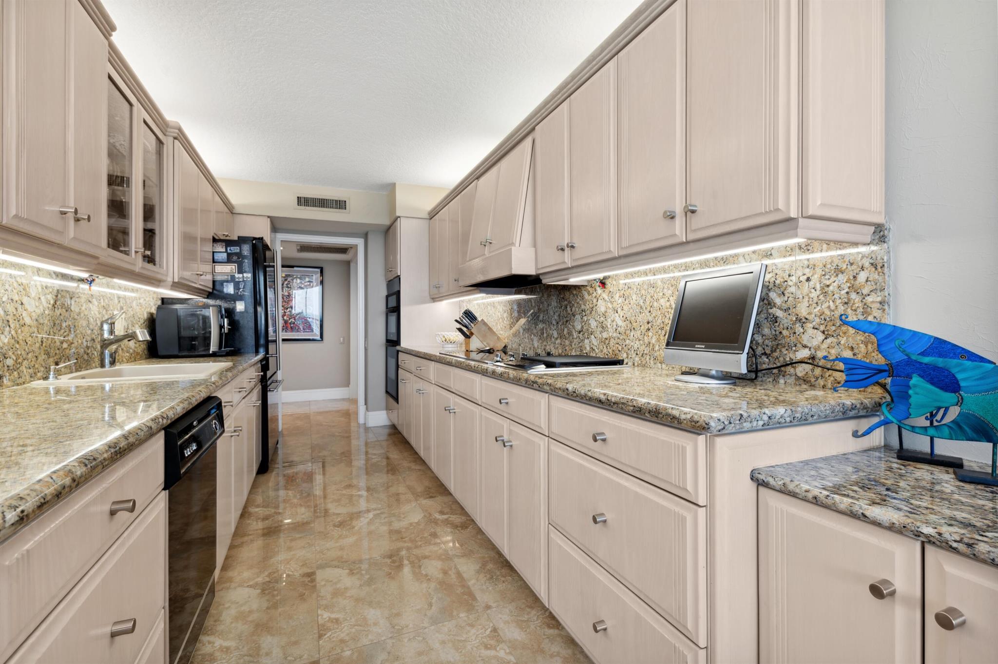 YACHT & RACQUET CLUB OF B - Residential