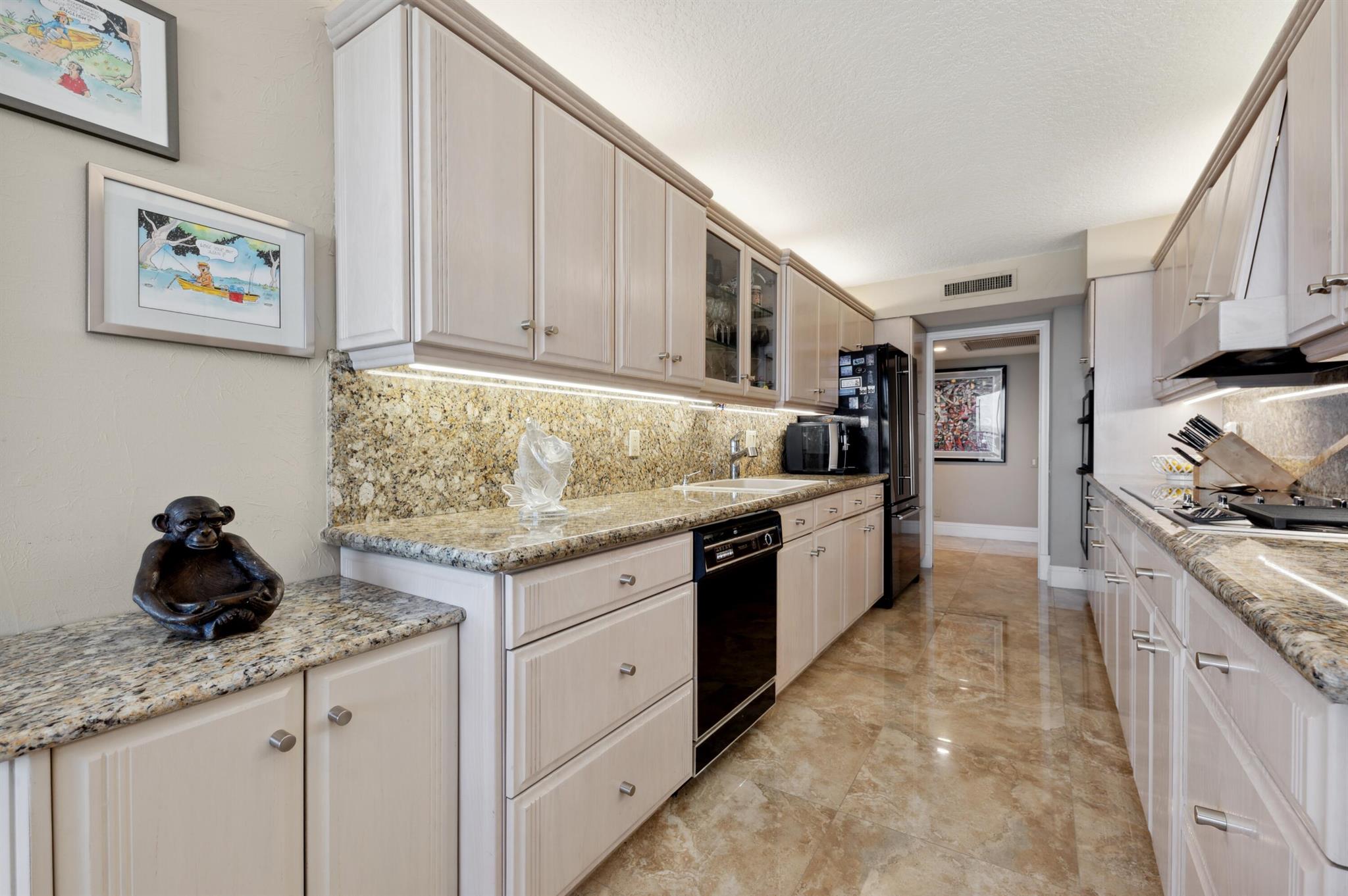 YACHT & RACQUET CLUB OF B - Residential