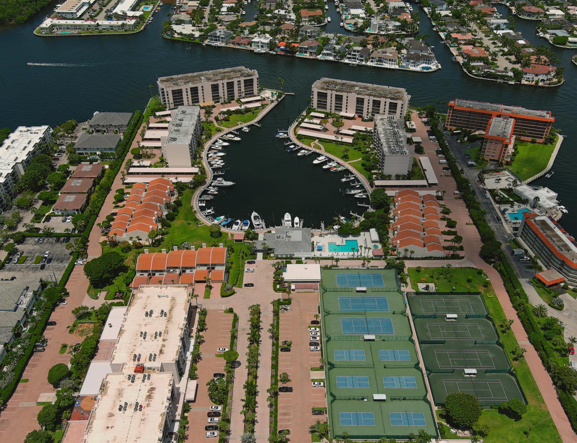 YACHT & RACQUET CLUB OF B - Residential