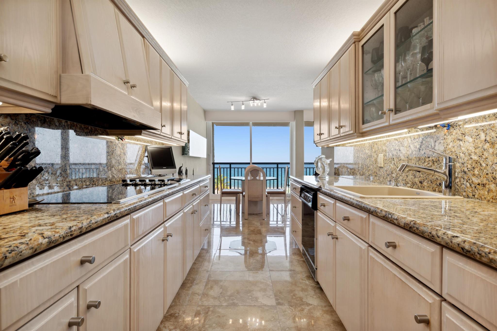 YACHT & RACQUET CLUB OF B - Residential