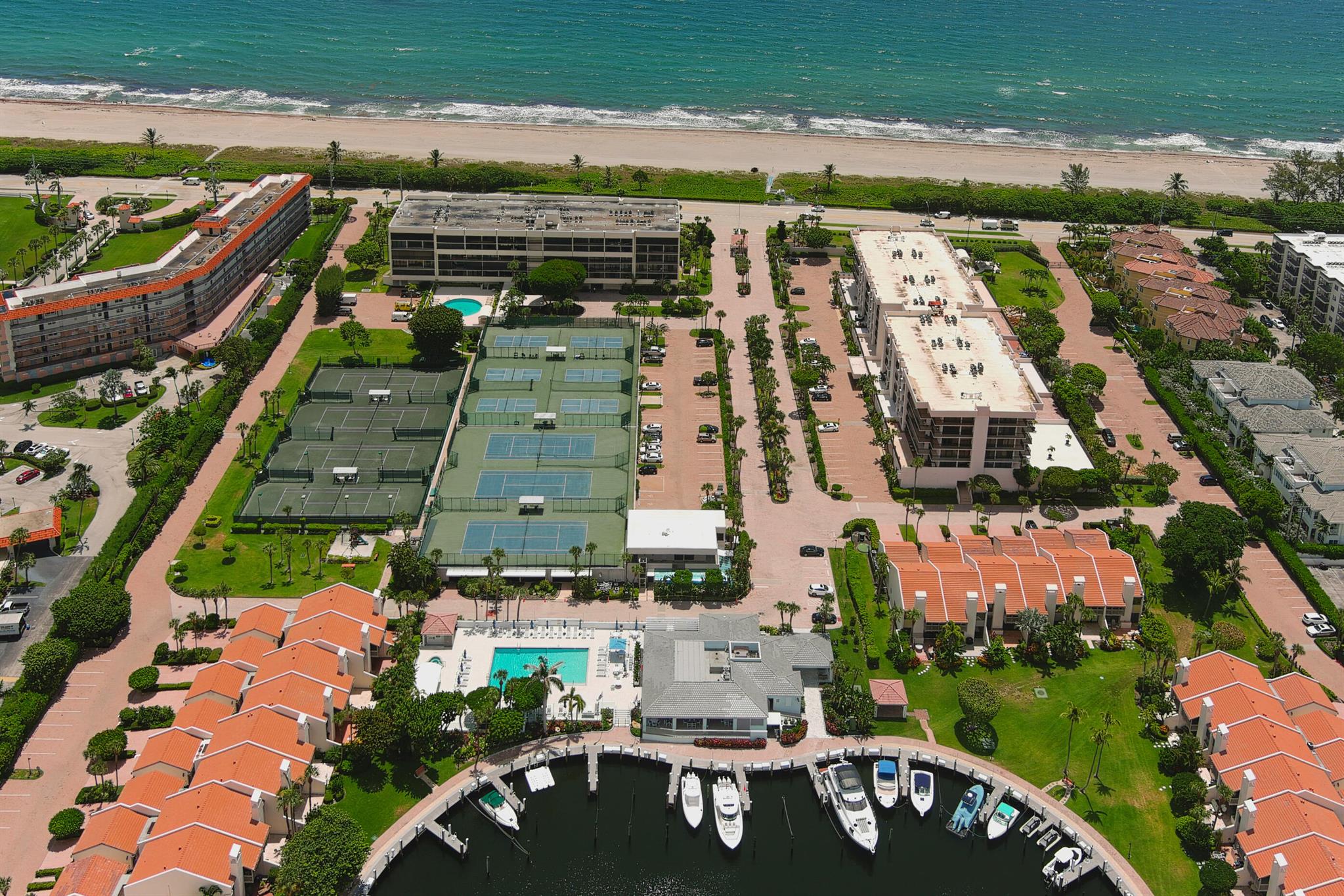 YACHT & RACQUET CLUB OF B - Residential