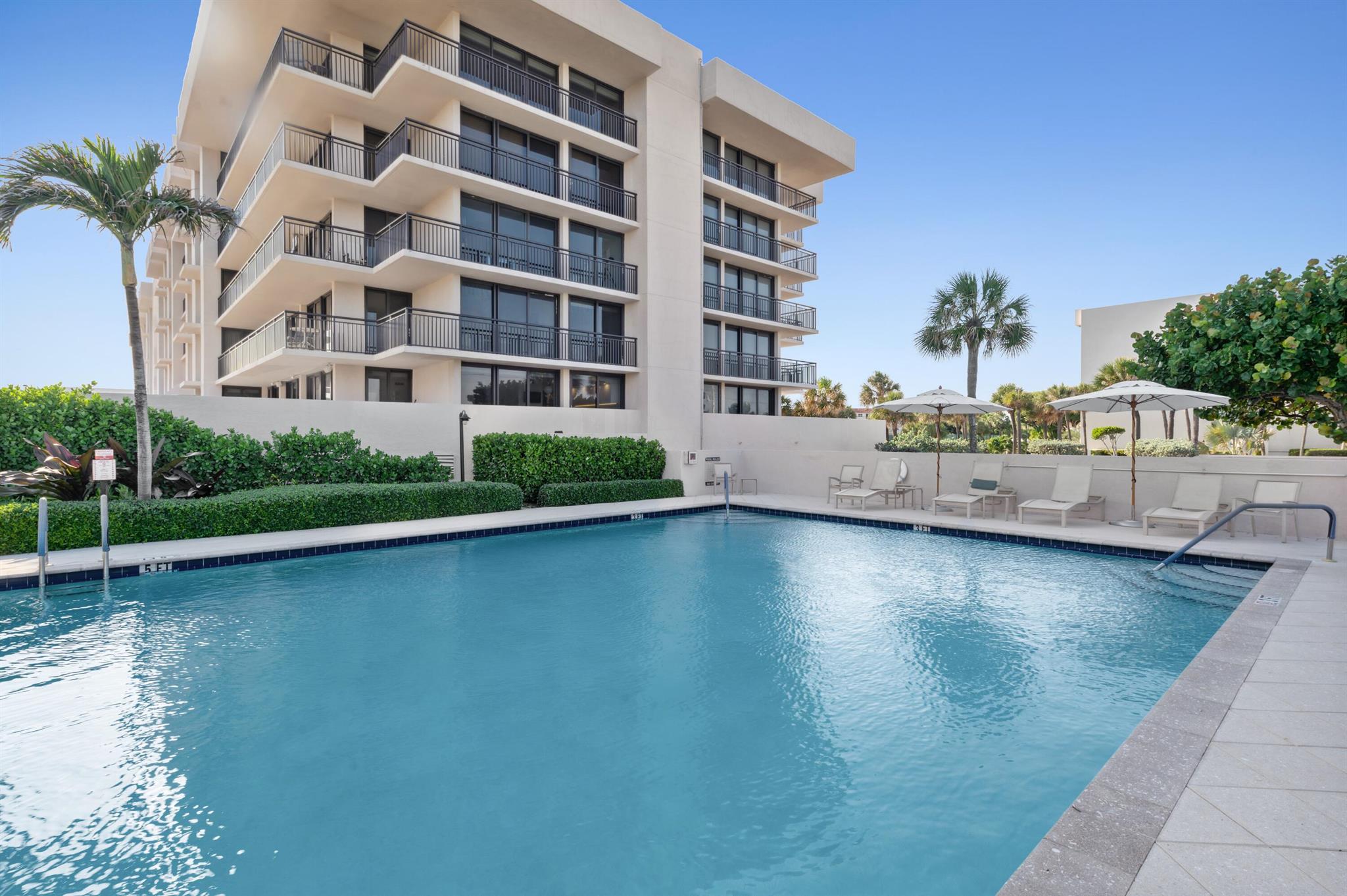 YACHT & RACQUET CLUB OF B - Residential