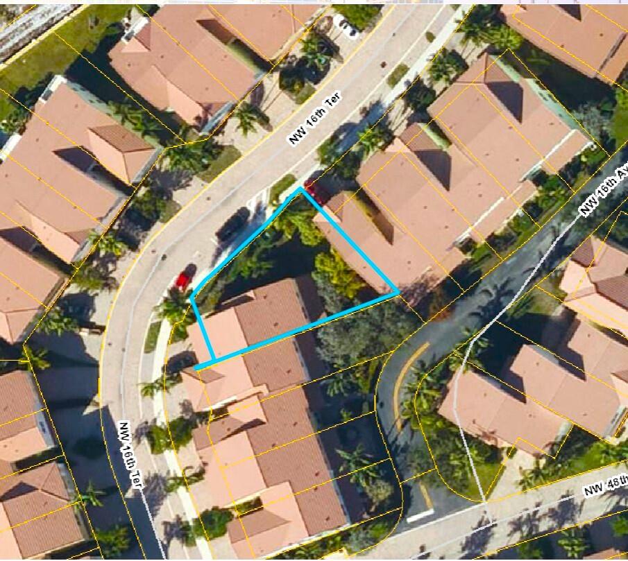 CENTRA BLUE LAKE TOWNHOMES - Residential