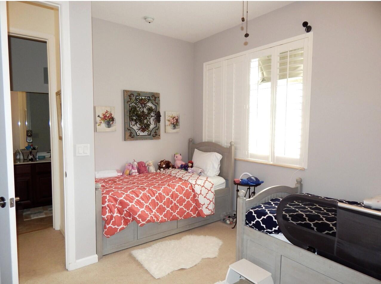 CENTRA BLUE LAKE TOWNHOMES - Residential