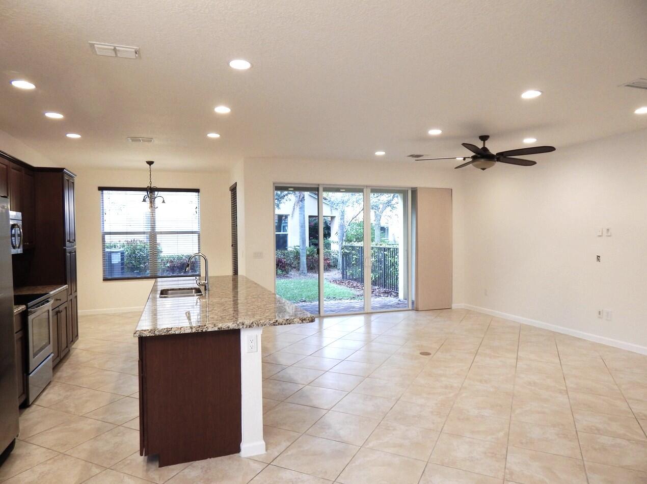 CENTRA BLUE LAKE TOWNHOMES - Residential