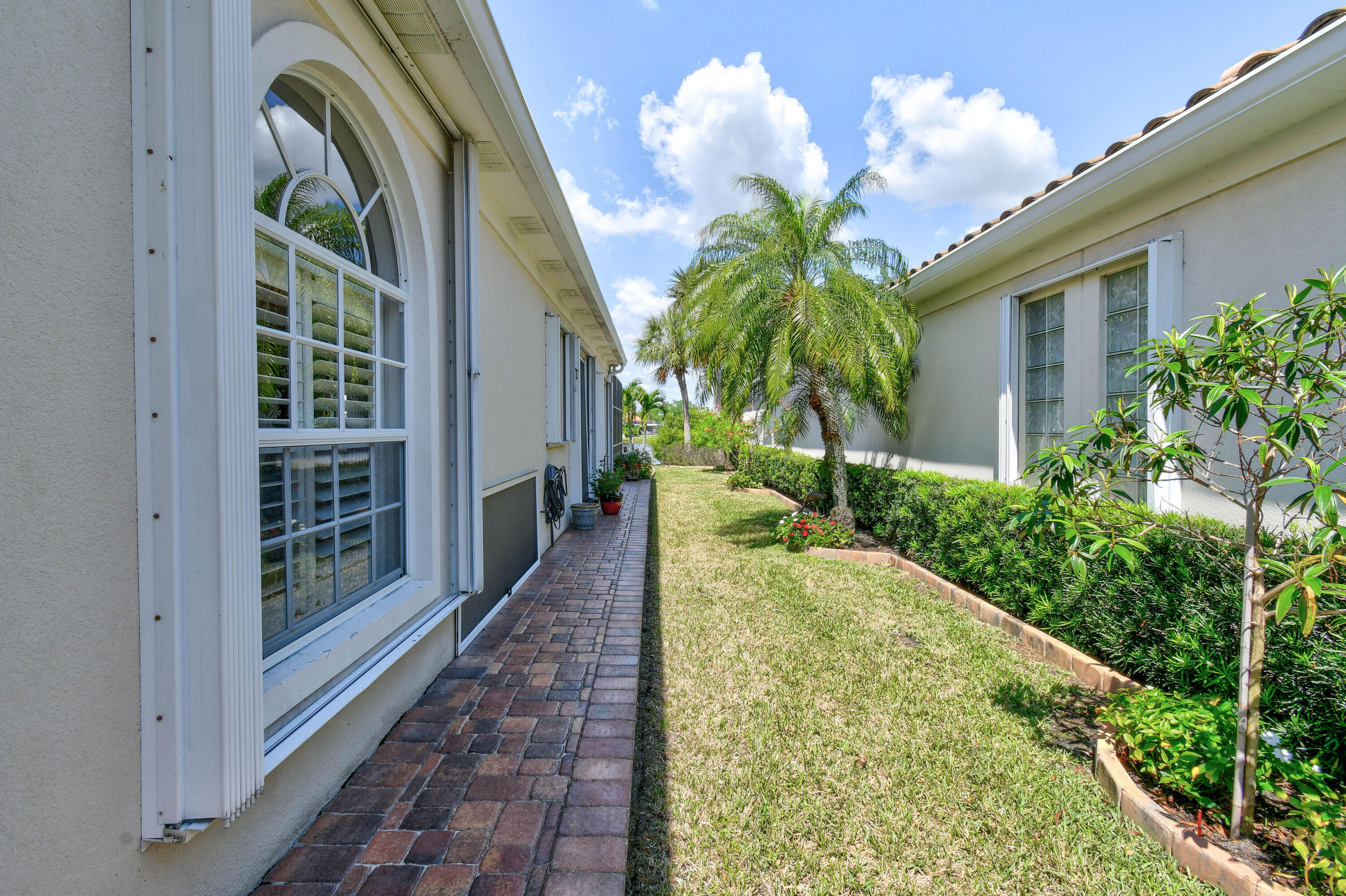 DOUBLE TREE - Residential