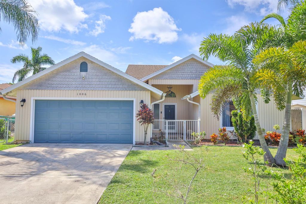 Photo of 1006 Center Street, Jupiter, FL 33458 (MLS # R10917648)