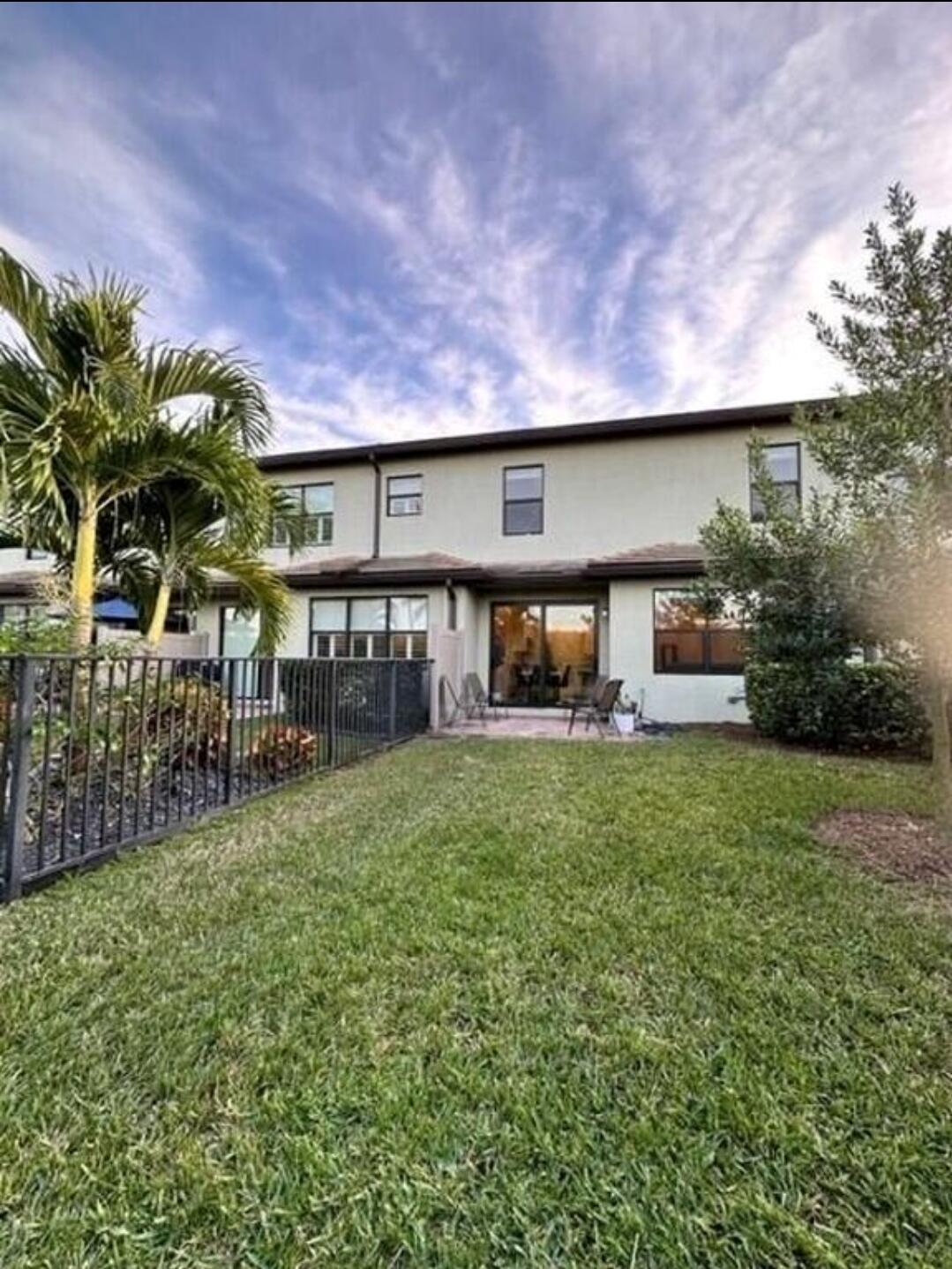 FIELDS AT GULFSTREAM POLO - Residential Lease