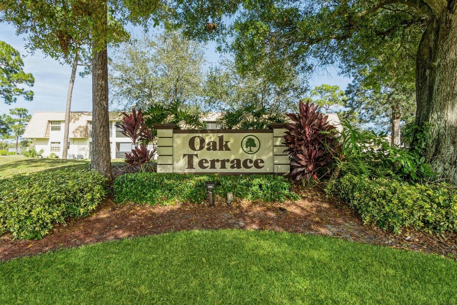WELL MAINTAINED TOP FLOOR CORNER UNIT WITH LAKE VIEW