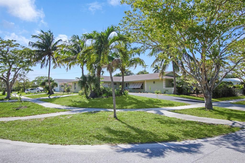 Photo of 401 Oyster Road, North Palm Beach, FL 33408 (MLS # R10711707)