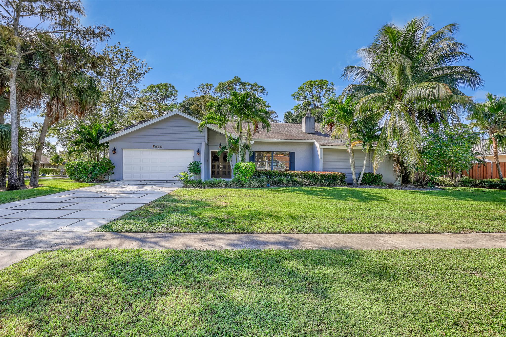 On a beautiful corner lot, This home, located in the highly desirable Pinewood Grove estates, is convenient to Wellington Equestrian activities, dining, shopping and all that Wellington has to offer. Available for short-term, seasonal rental at $8000/mo. between September 1-May 1.