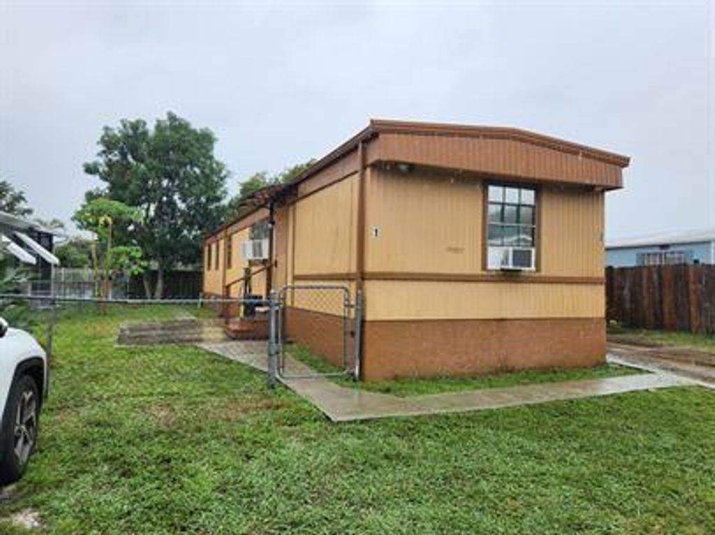 Photo of 11868 Watergate Circle, Boca Raton, FL 33428 (MLS # F10514976)