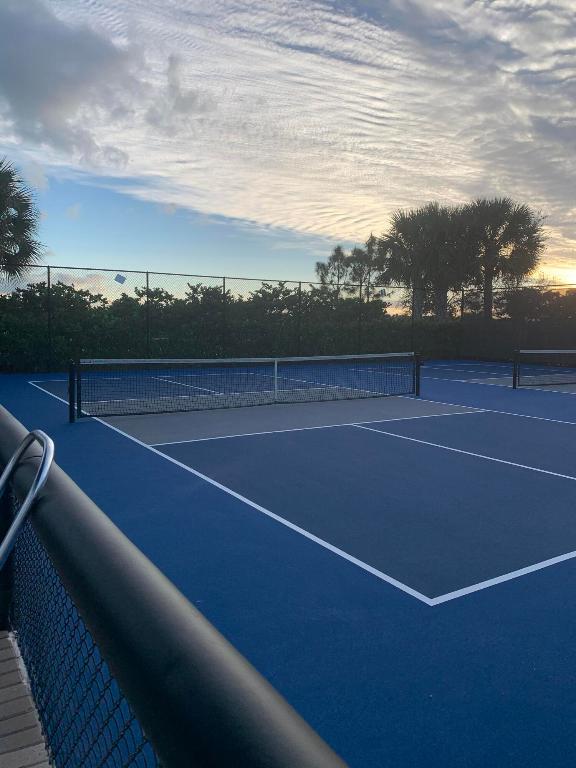 Valencia Cove - Residential