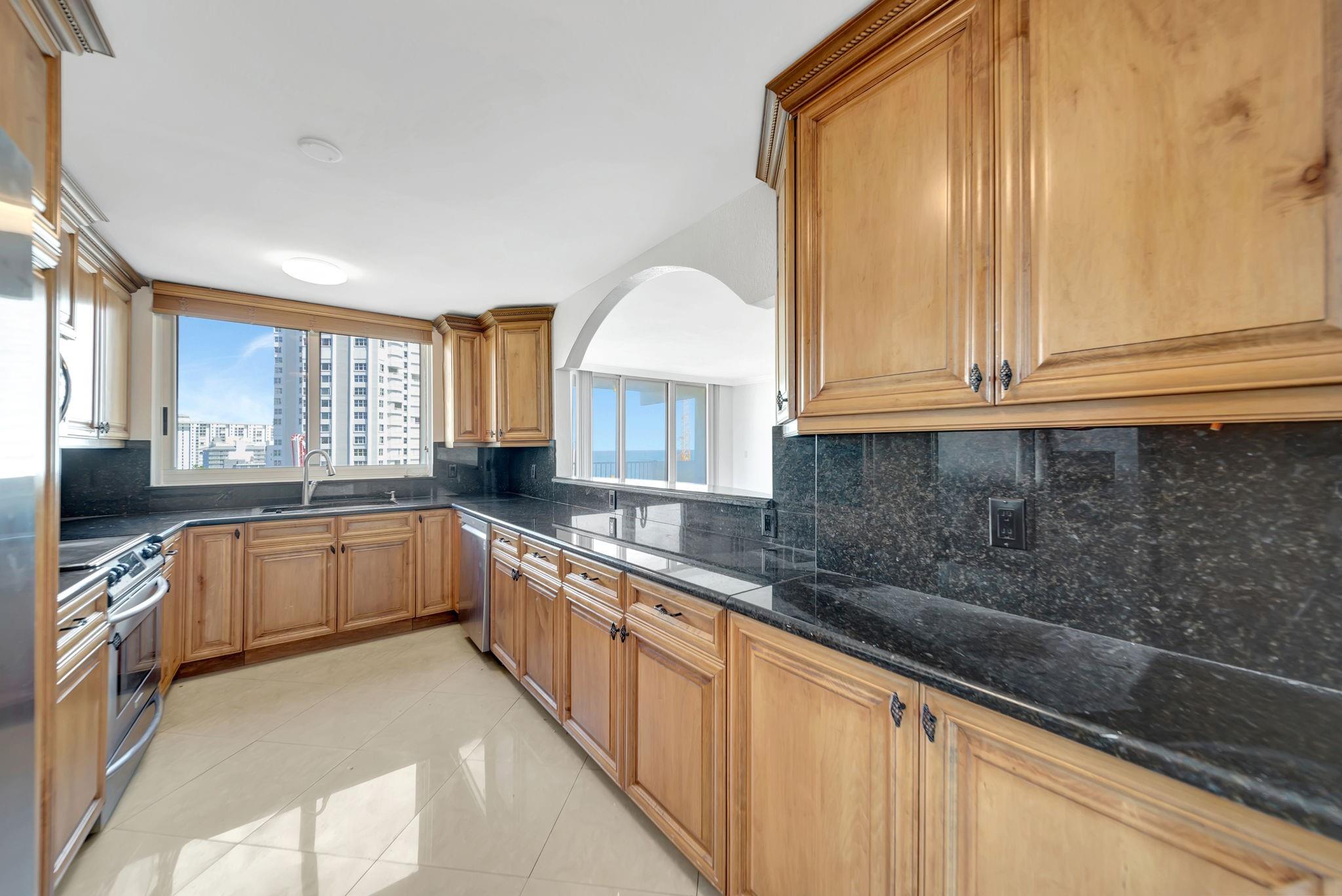 RENAISSANCE I - Residential Lease