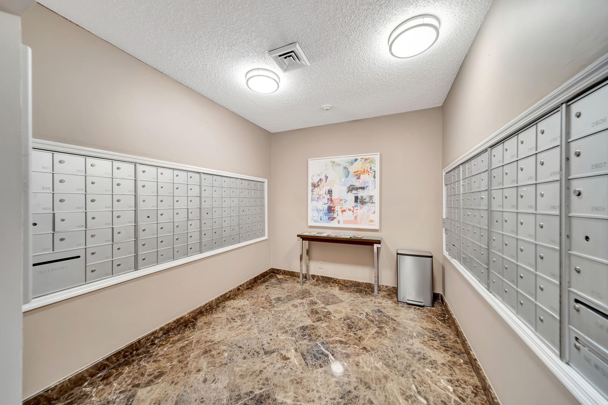 RENAISSANCE I - Residential Lease