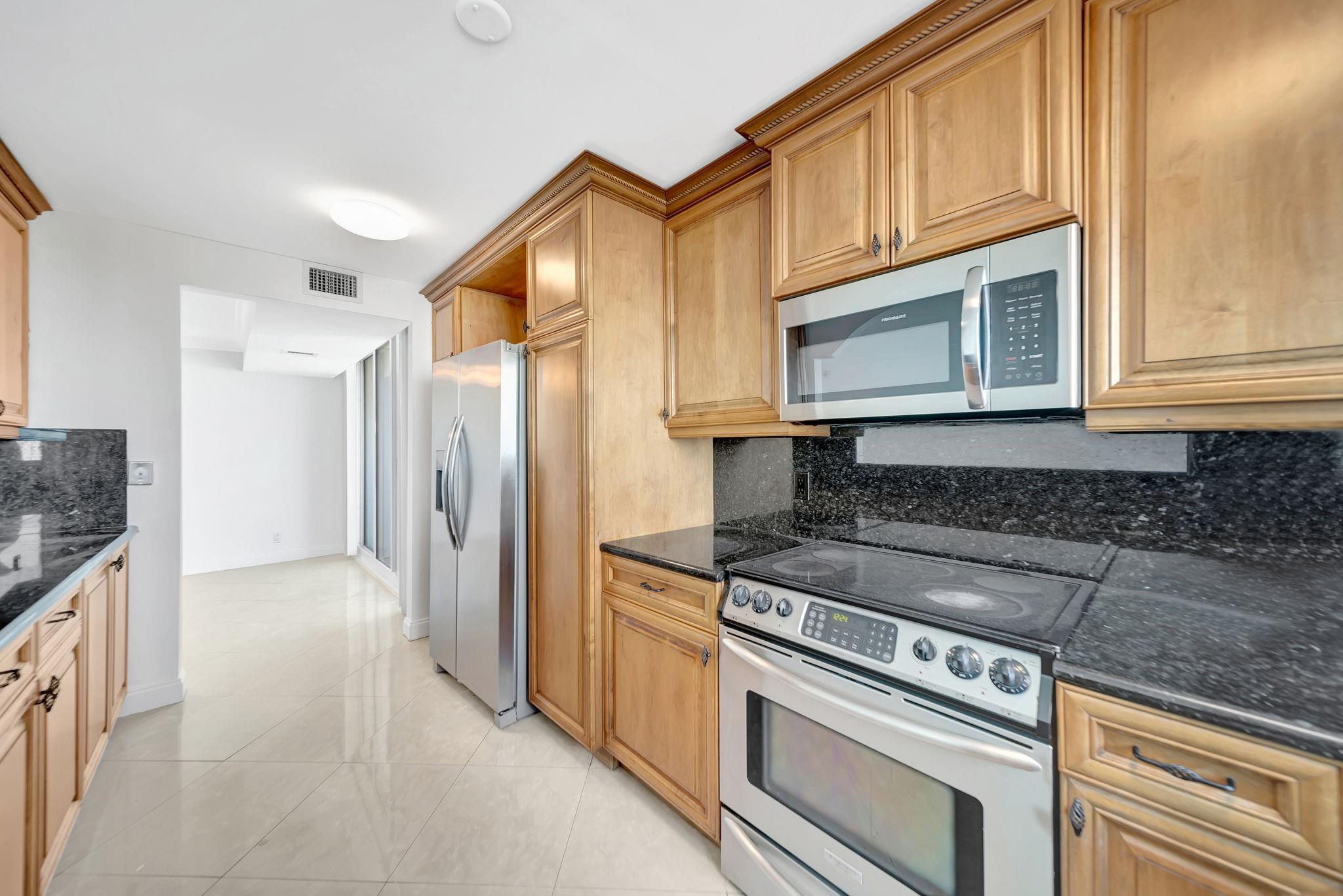 RENAISSANCE I - Residential Lease