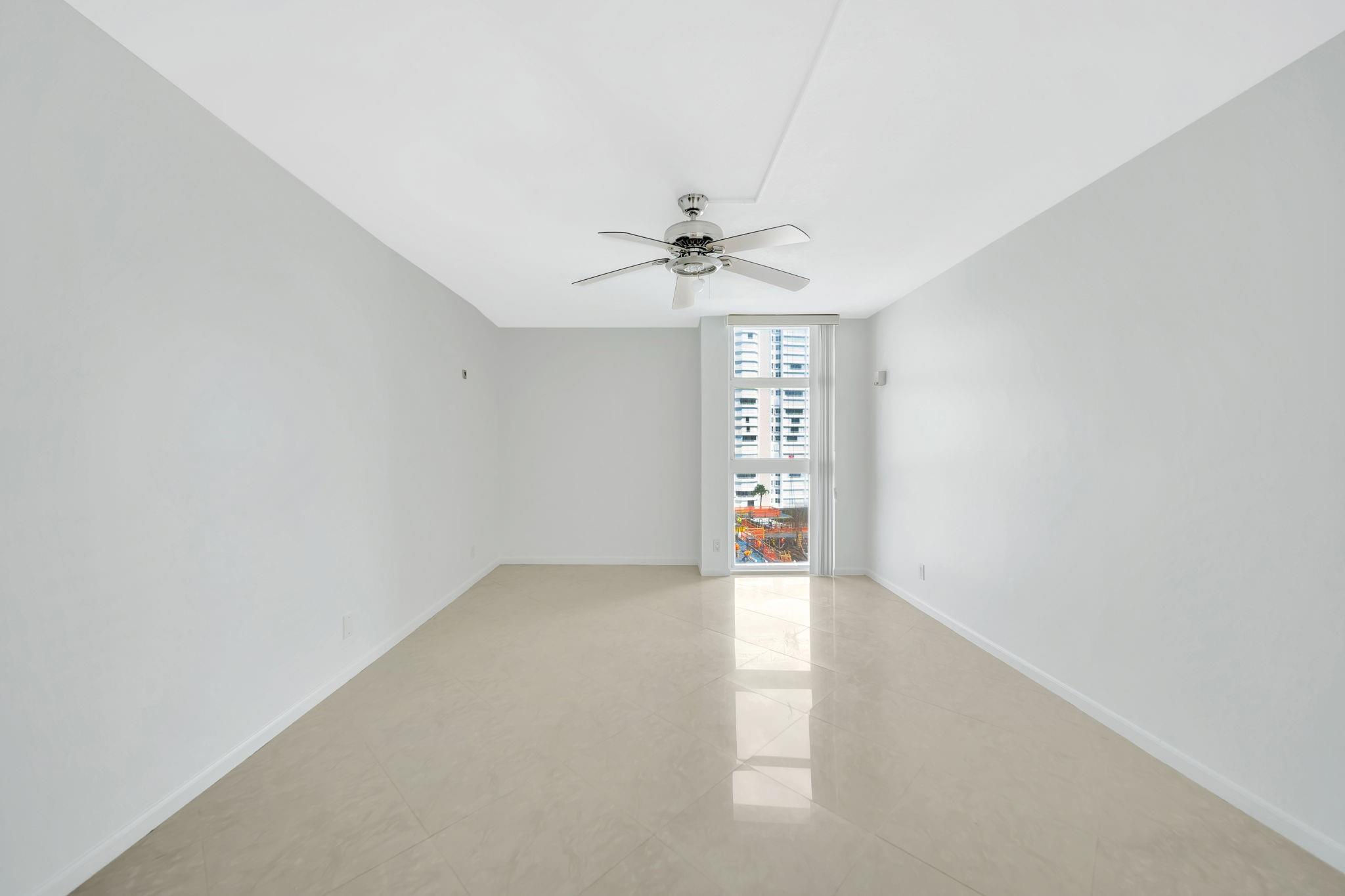 RENAISSANCE I - Residential Lease