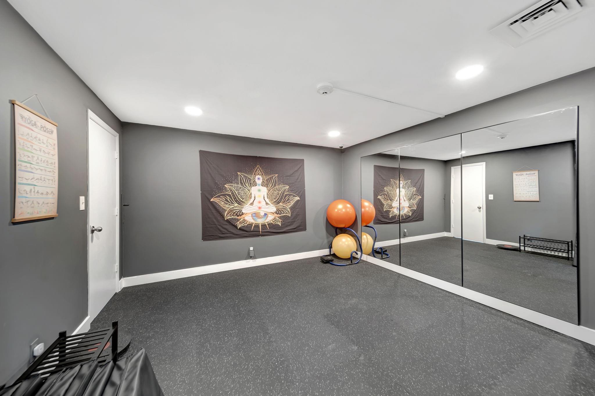 RENAISSANCE I - Residential Lease