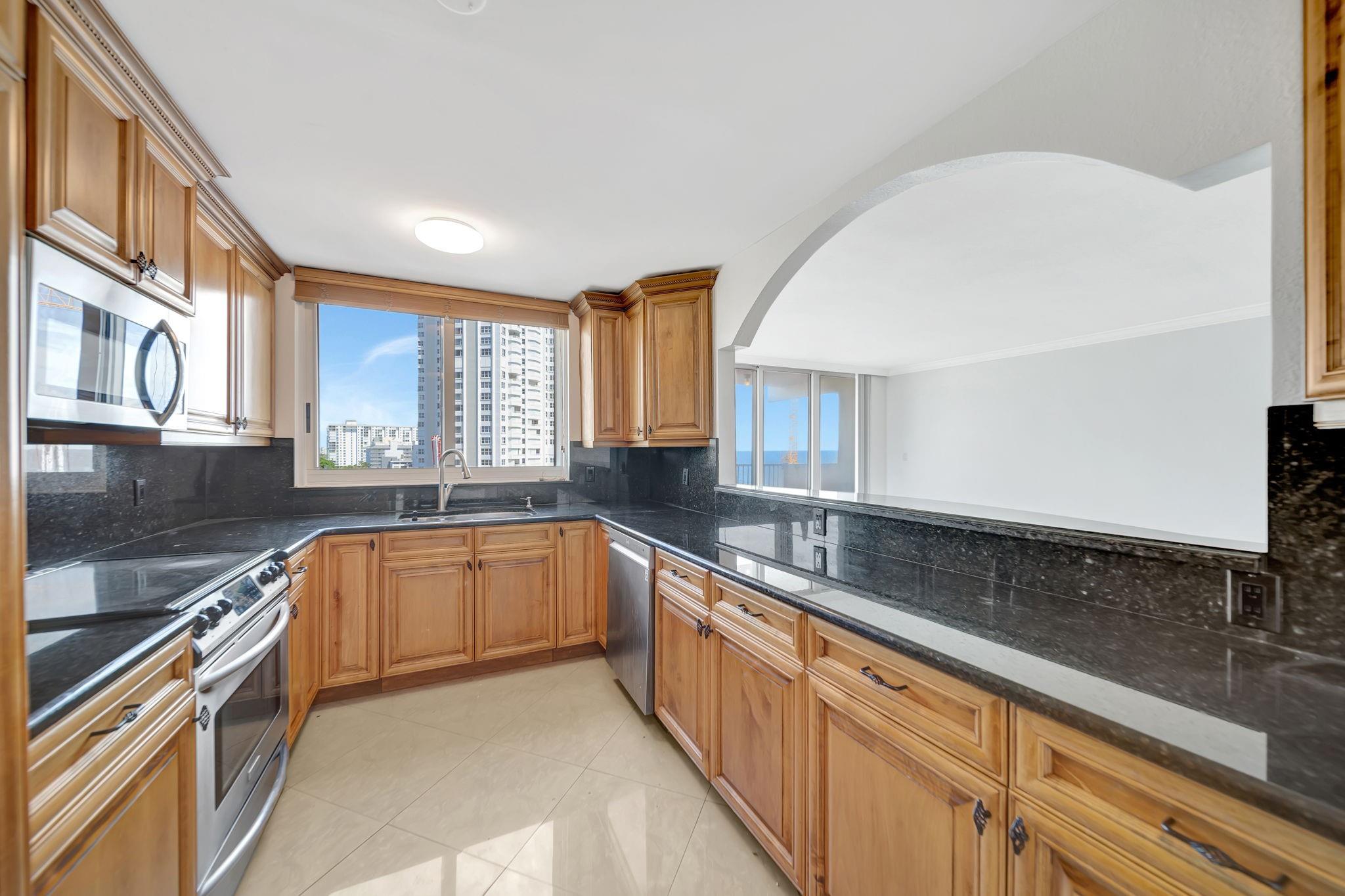 RENAISSANCE I - Residential Lease