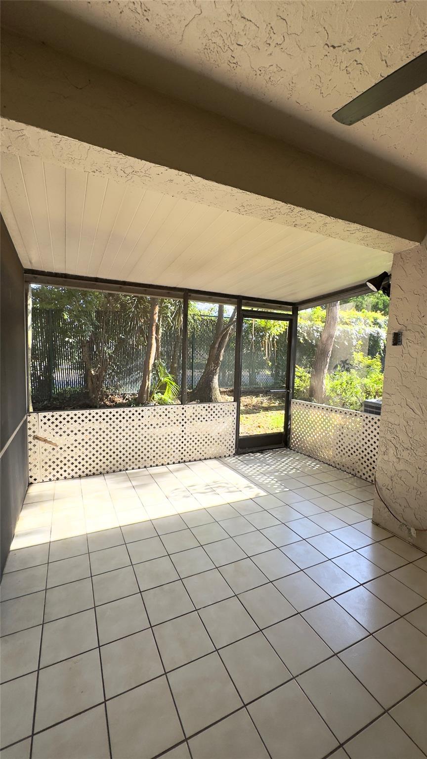 2126 W Discovery Cir