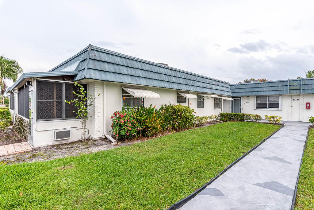 Photo of 28 Waterford B #28, Delray Beach, FL 33446 (MLS # R10988066)