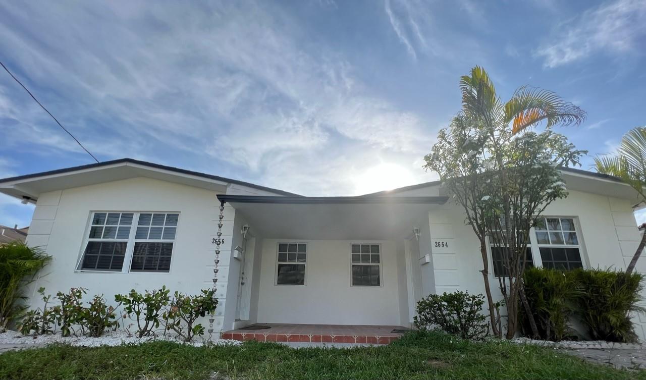 Beautifully and Spacious 1-bedroom, 1-bathroom unit featuring a well-designed layout, new appliances, walk-in closet, and Terrazzo flooring throughout. Enjoy the convenience of an in-unit washer and dryer, along with a private outdoor space. Ideally located just north of the Metrorail station and west of 27th Ave—situated between Coral Gables, Coconut Grove, and the Coral Way corridor.