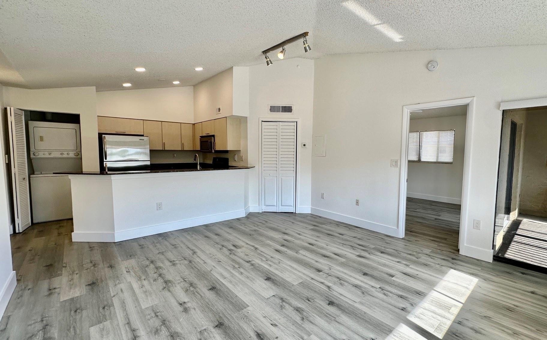 MARINA OAKS CONDO - Residential Lease