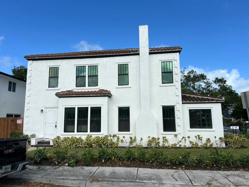 Photo of 331 S Federal Highway, Lake Worth Beach, FL 33460 (MLS # R11046463)