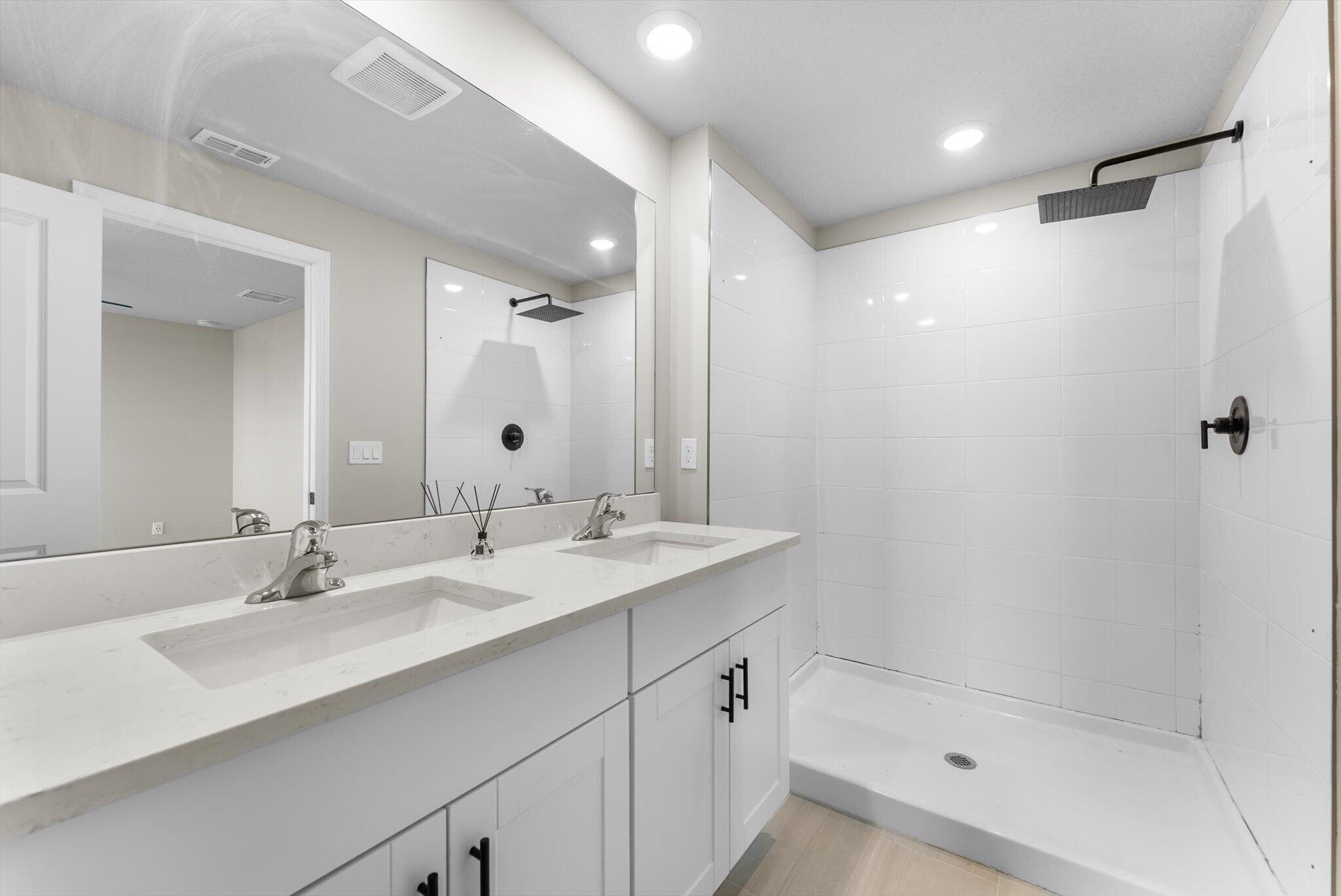 ENCLAVE AT MANGONIA PARK - Residential