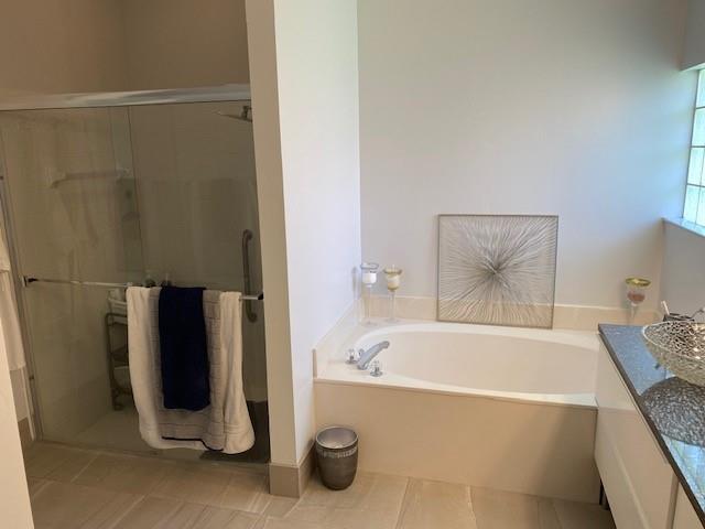 Royal Lakes - Residential