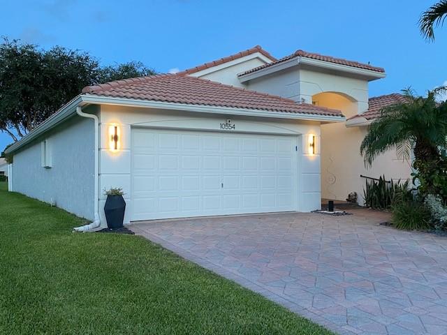 Royal Lakes - Residential