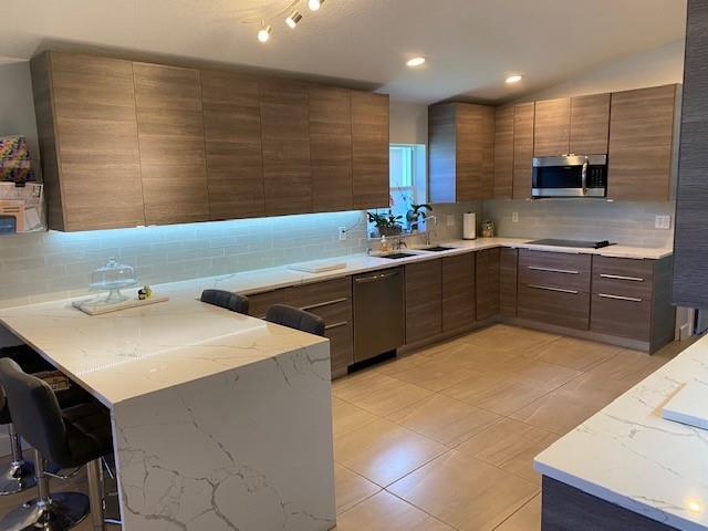 Royal Lakes - Residential