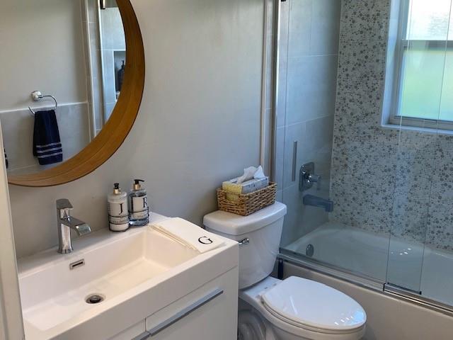 Royal Lakes - Residential