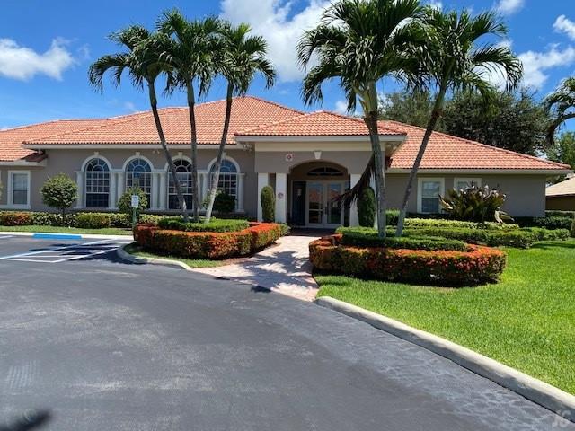 Royal Lakes - Residential