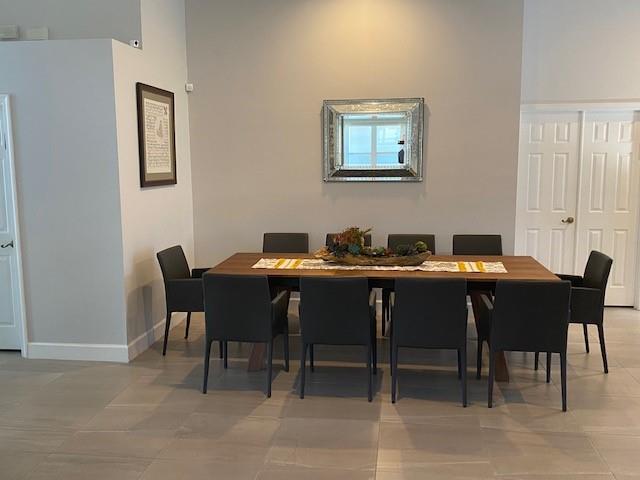 Royal Lakes - Residential