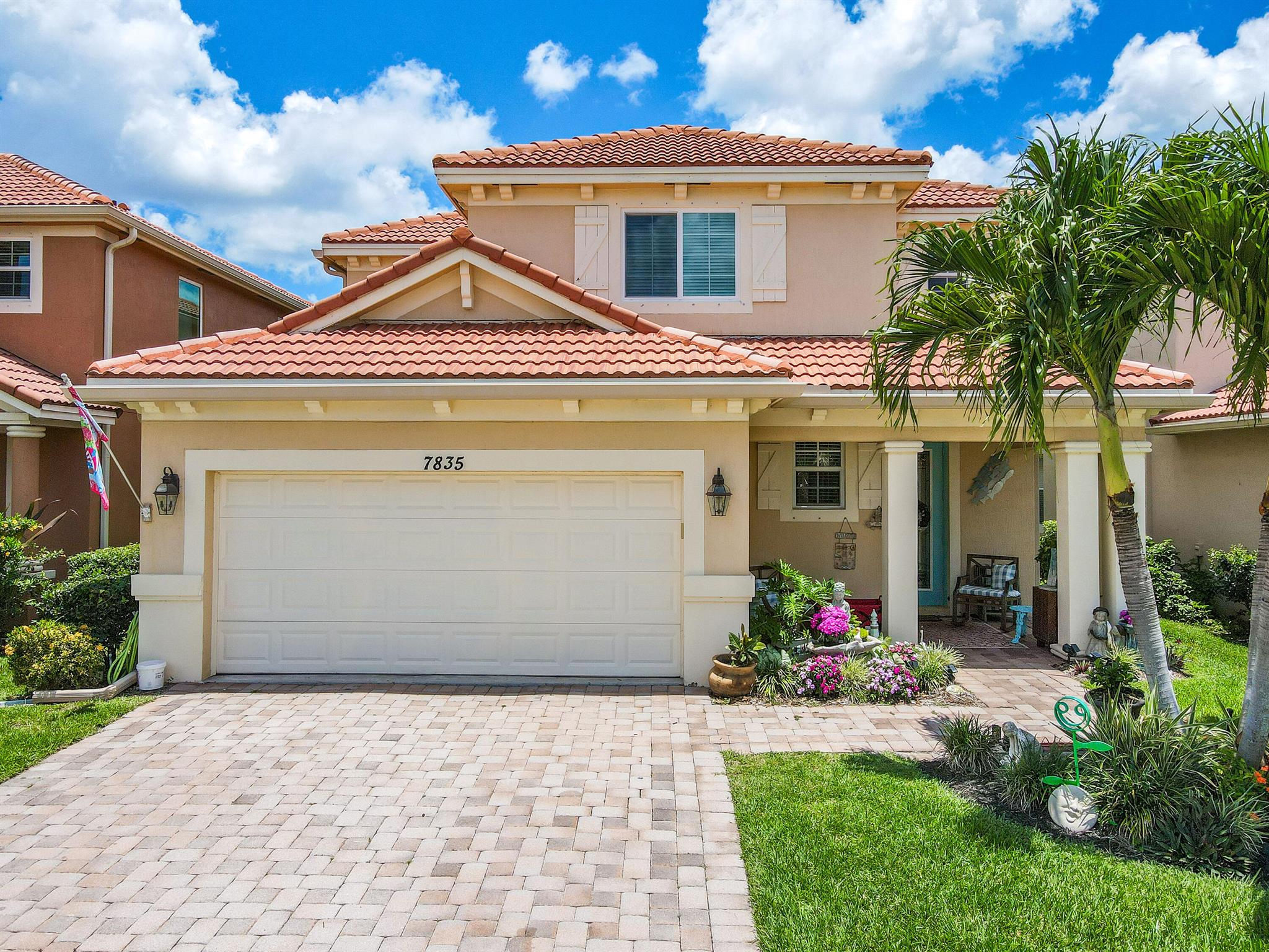Exceptional Lake Views in The Oaks Gated Community Discover this 2,697 sq. ft., 4-bedroom, 3.5-bath home located in the highly desirable Hobe Sound area. Boasting 20-foot ceilings and an abundance of natural light, this beautifully landscaped property offers an open floor plan perfect for modern living.The fully remodeled kitchen is a chef's dream, featuring new stainless steel appliances, double ovens, and elegant quartz countertops. The spacious master suite is conveniently located on the first floor, complemented by two updated bathrooms and newer flooring throughout the home.Enjoy resort-style living with community amenities, including a heated swimming pool. Ideally situated near top-rated schools, pristine beaches, excellent dining, and shopping. Washer and Dryer does not convey.