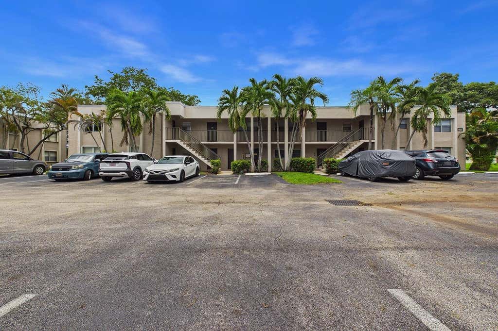 Photo of 8511 OLD COUNTRY Manor #401, Davie, FL 33328 (MLS # B26061261)