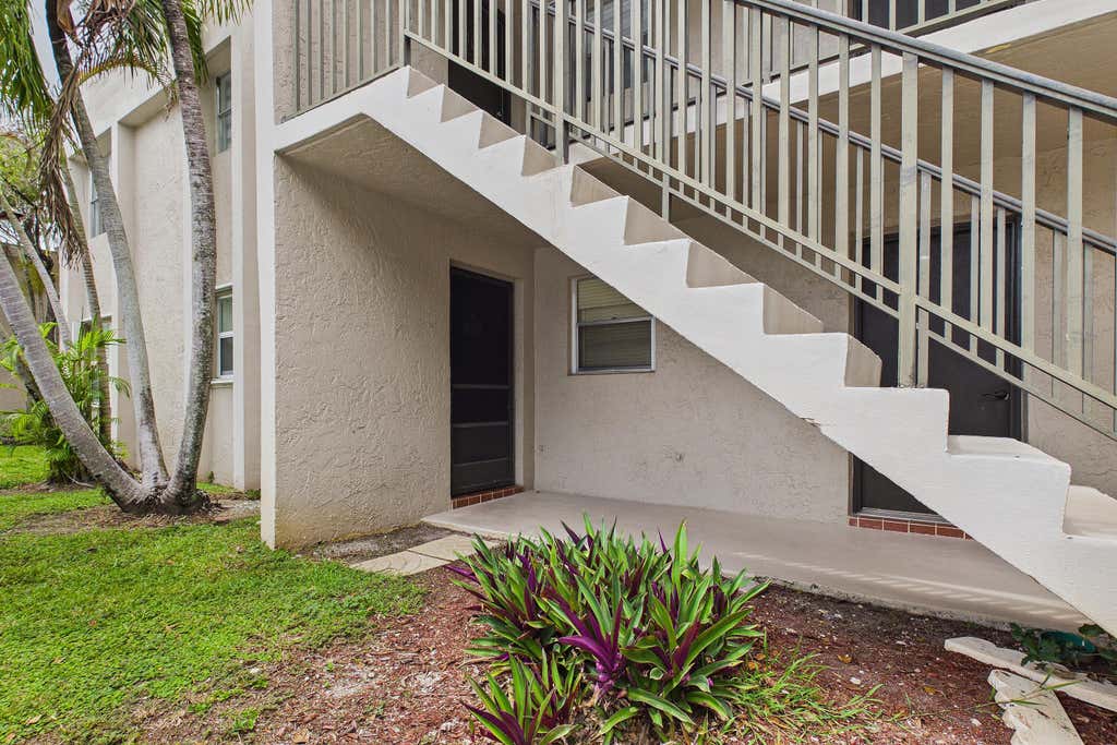 Photo of 8511 OLD COUNTRY Manor #401, Davie, FL 33328 (MLS # B26061261)